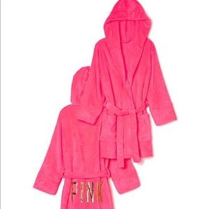 NWOT PINK Victoria’s Secret Robe